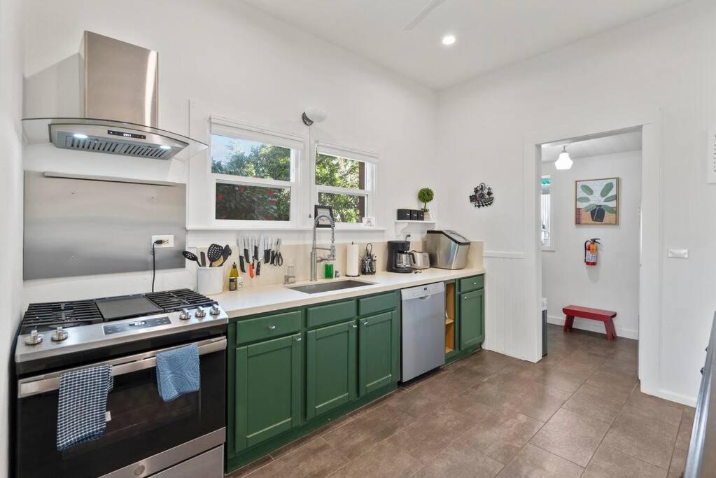 Downtown Napa Hot Tub Retreat - 3 Bed L 2 Bath Villa Exterior photo